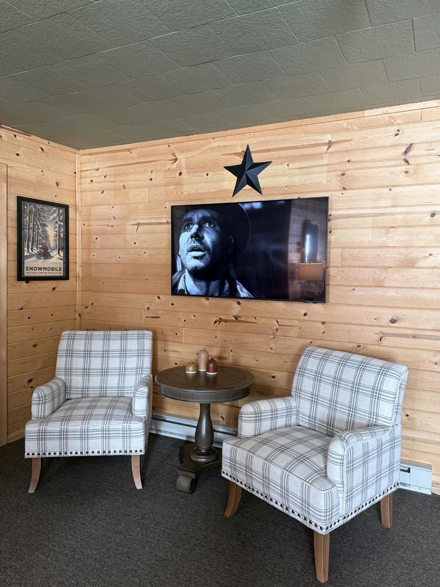 The Trail Inn - Newberry, Mi - Formerly Knollwood Inn - 13467 M-28 Екстериор снимка